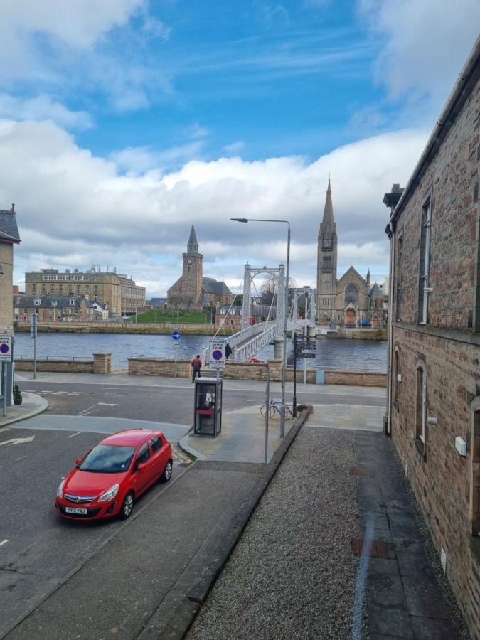 אינברנס Stunning Spacious Apartment On River Ness מראה חיצוני תמונה