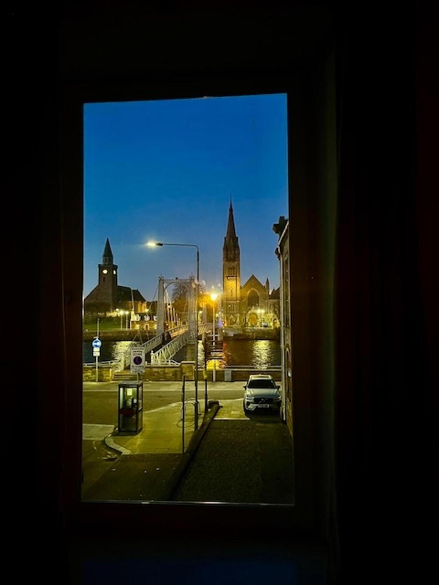 אינברנס Stunning Spacious Apartment On River Ness מראה חיצוני תמונה